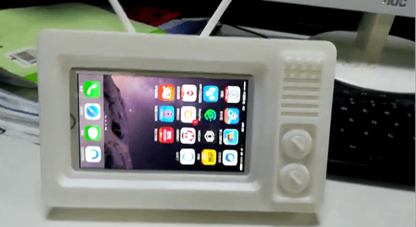 一技術(shù)宅的腦洞：3D打印復(fù)古電視機(jī)竟能‘吃掉’手機(jī)！
